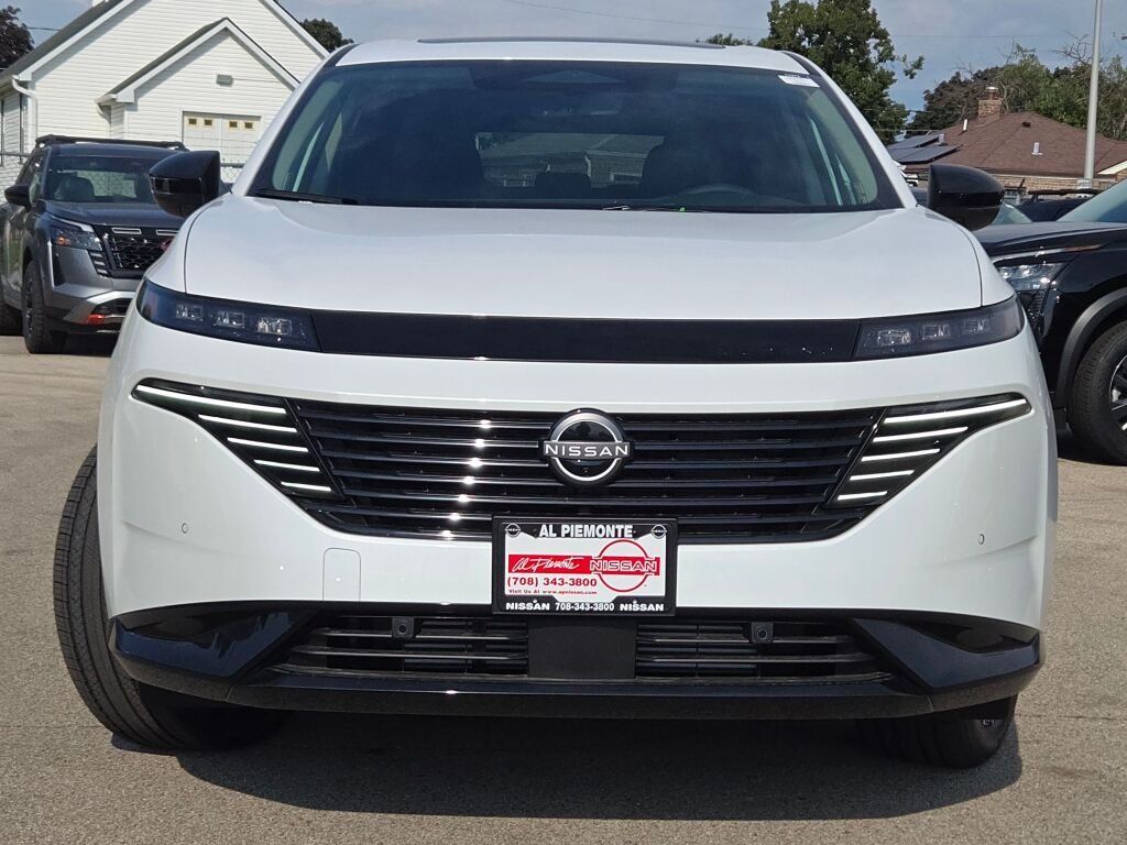 New 2027 White Nissan Platinum image 2
