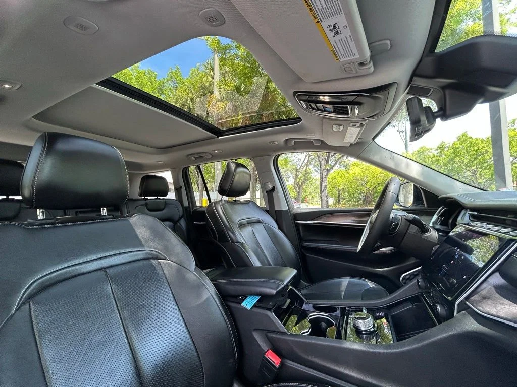 Used 2023 Silver Jeep 4xe image 43