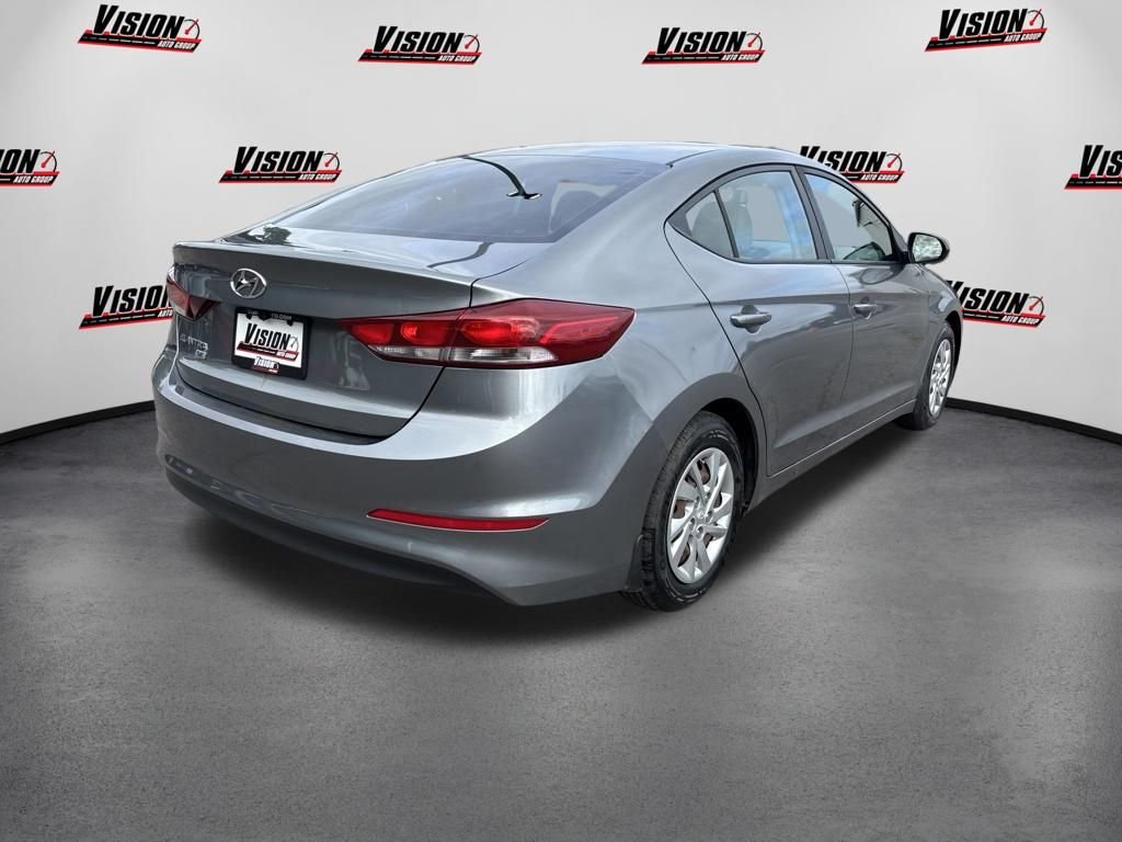 Used 2018 Gray Hyundai SE image 6