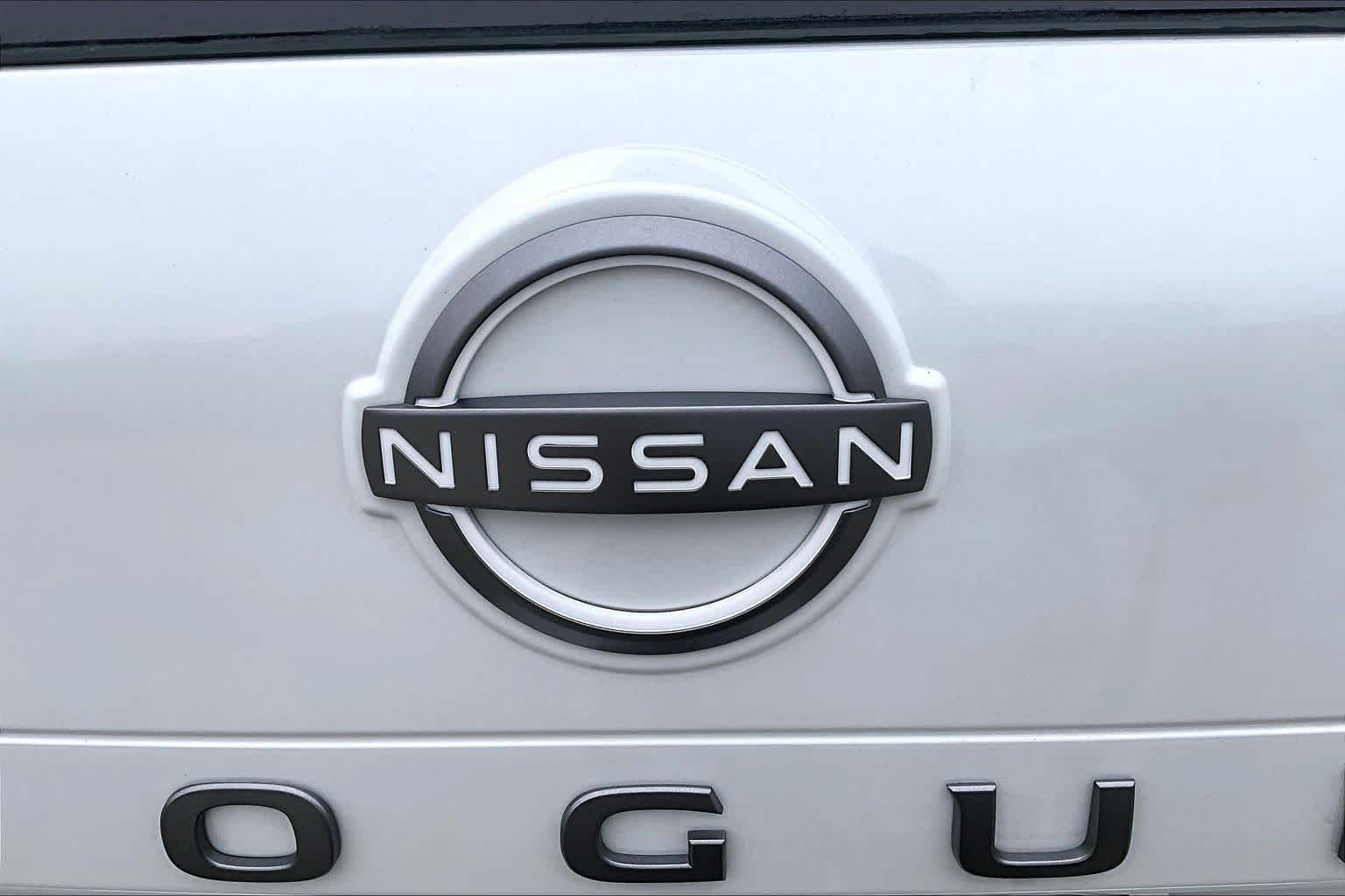 New 2026 Everest White Pearl TriCoat Nissan Platinum image 8