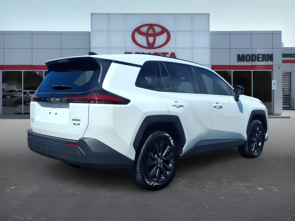 Used 2026 Wind Chill Pearl Toyota XLE Premium image 7