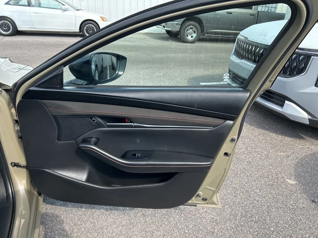 Used 2024  Mazda 2.5 Carbon Turbo image 9