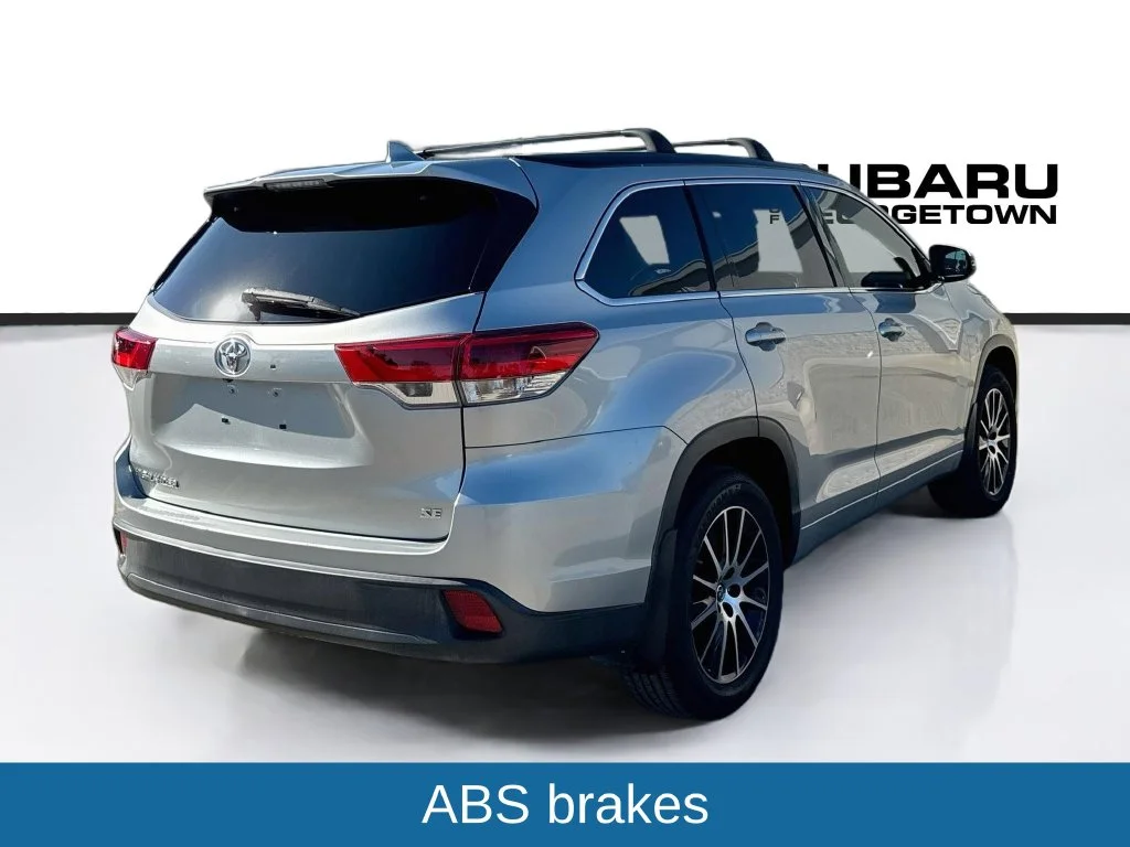 Used 2018 Silver Toyota SE image 7