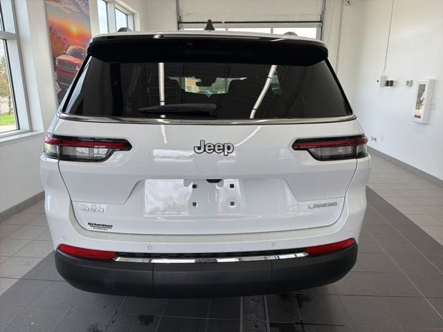 New 2026 Bright White Clear-Coat Exterior Paint Jeep Laredo image 4