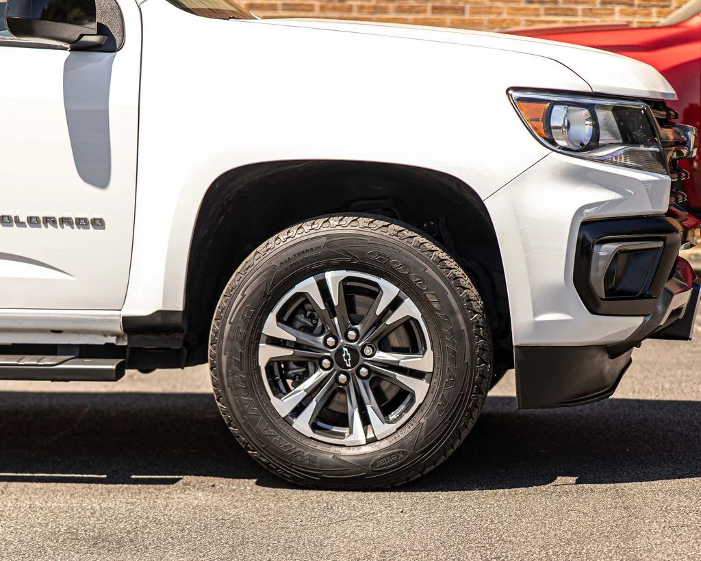 Used 2022 White Chevrolet Z71 image 10