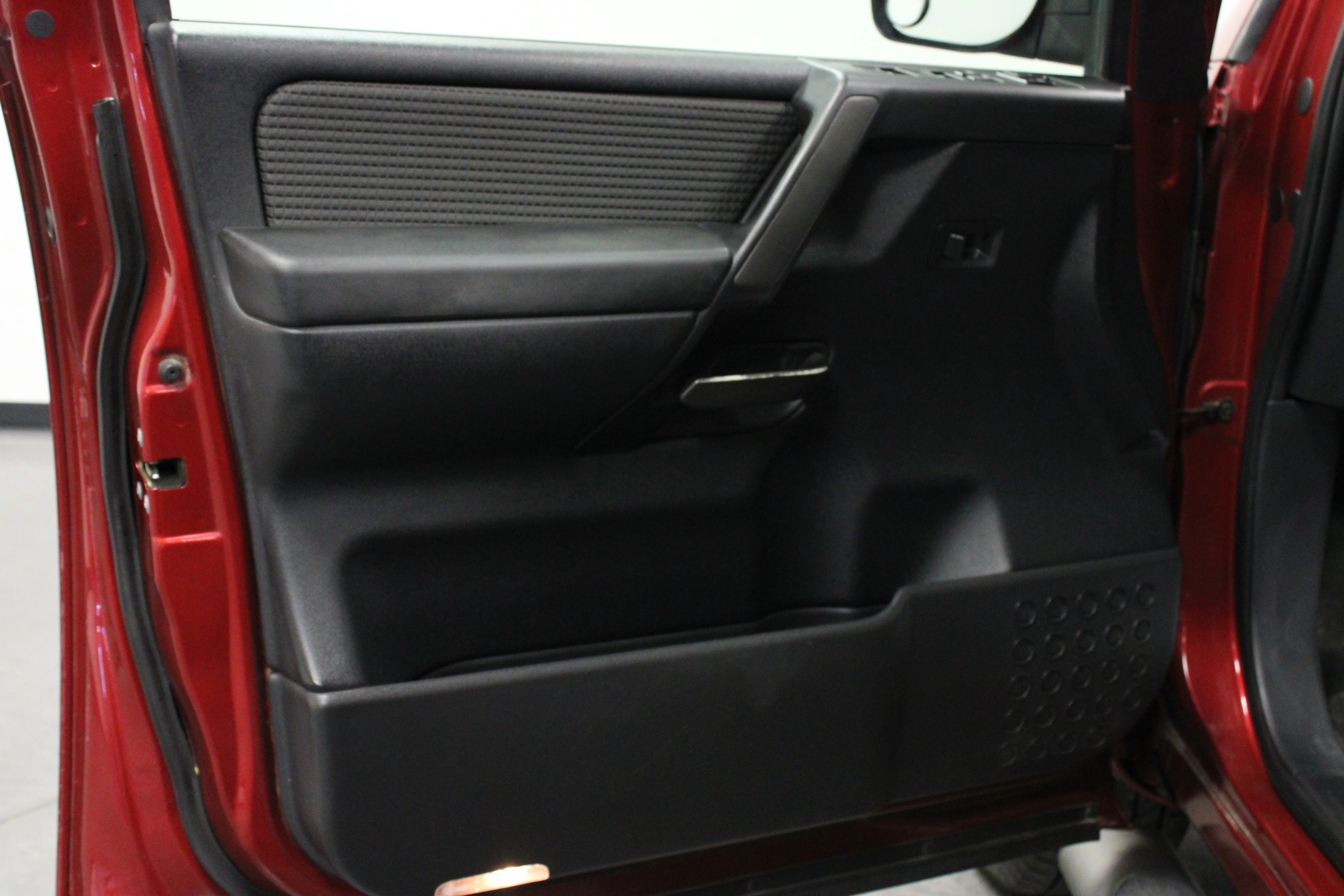 Used 2013 Cayenne Red Metallic Nissan SV image 11