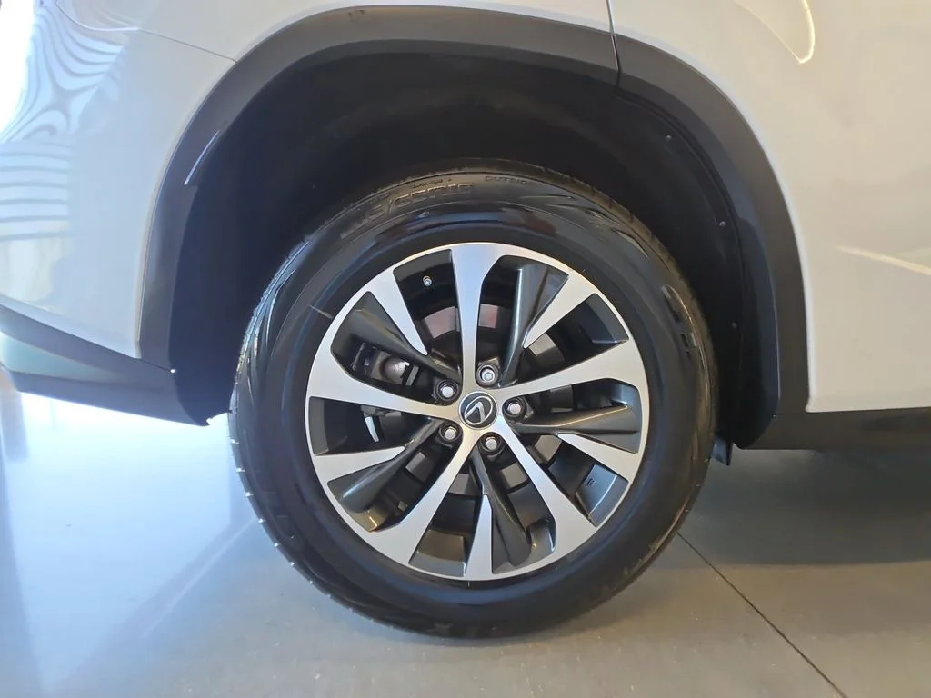 Used 2021 White Lexus 350 image 27