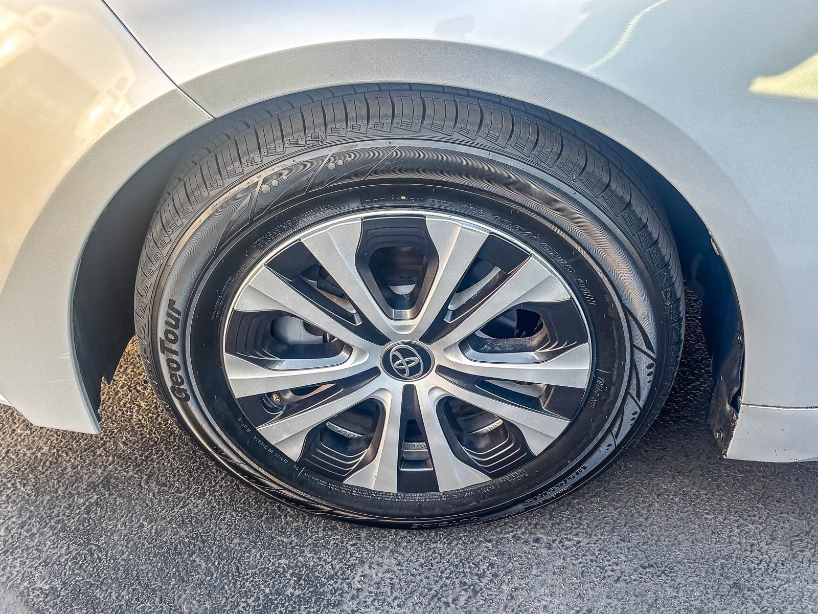 Used 2022 White Toyota Hybrid LE image 10
