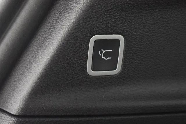 New 2026 Diamond Black Crystal Pearl-Coat Exterior Paint Chrysler Select image 17
