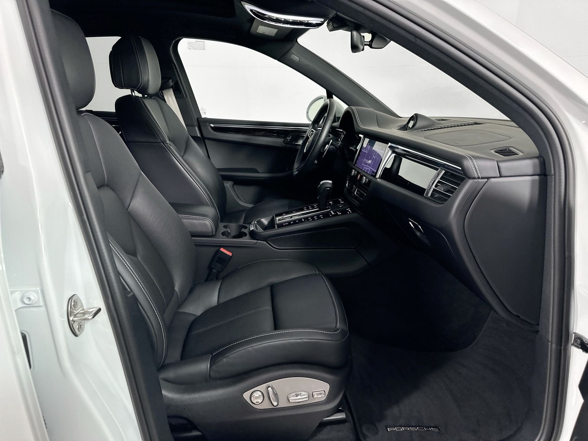 2024 Porsche Macan S - Photo 21