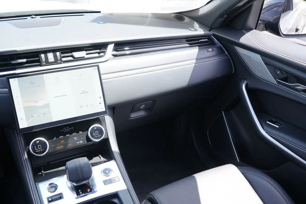 2026 Jaguar F-Pace R-Dynamic S - Photo 25