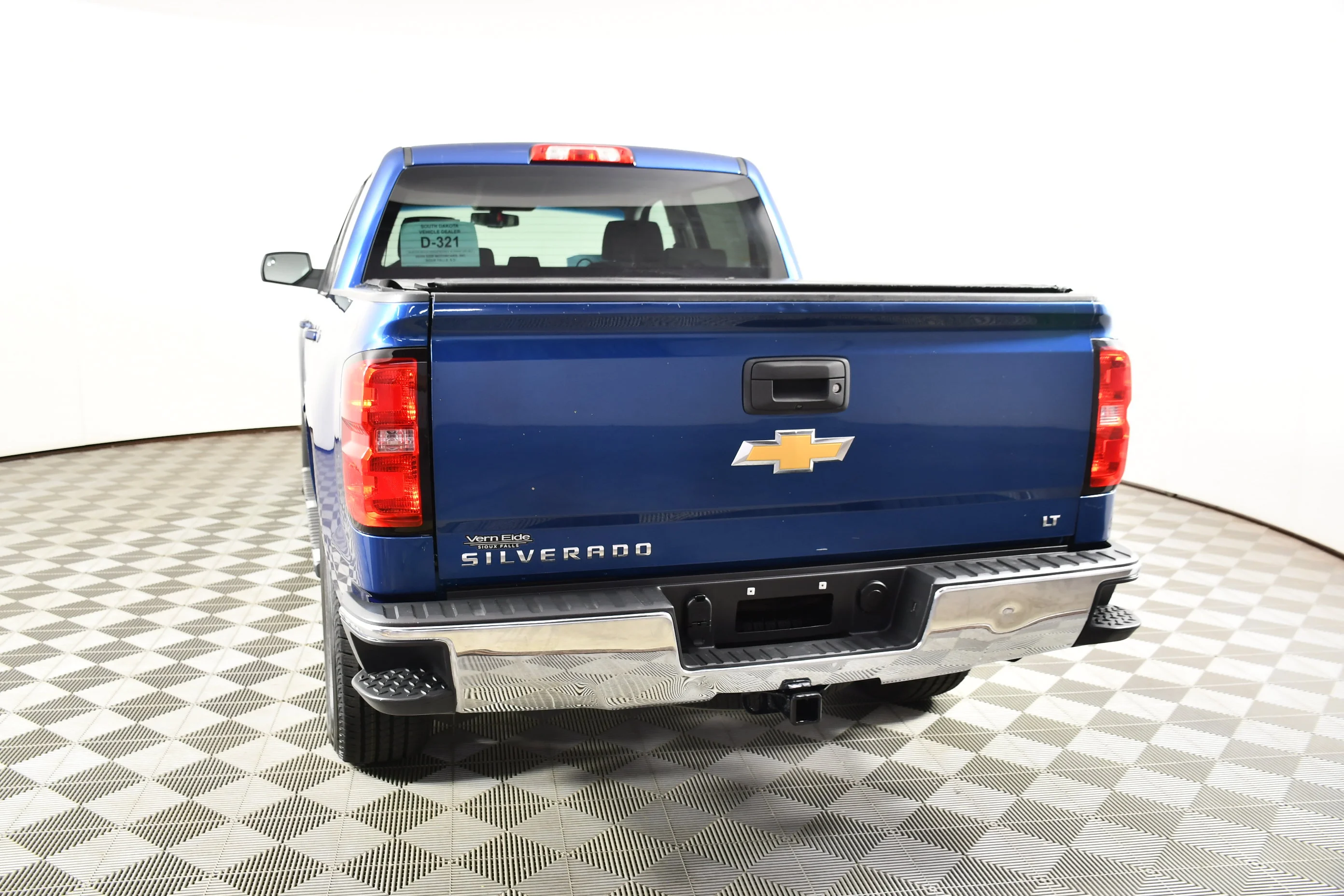 Used 2018 Deep Ocean Blue Metallic Chevrolet LT image 7