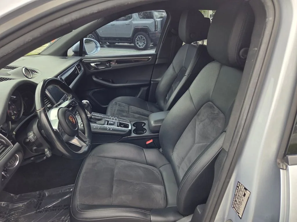Used 2018 Silver Porsche  image 11