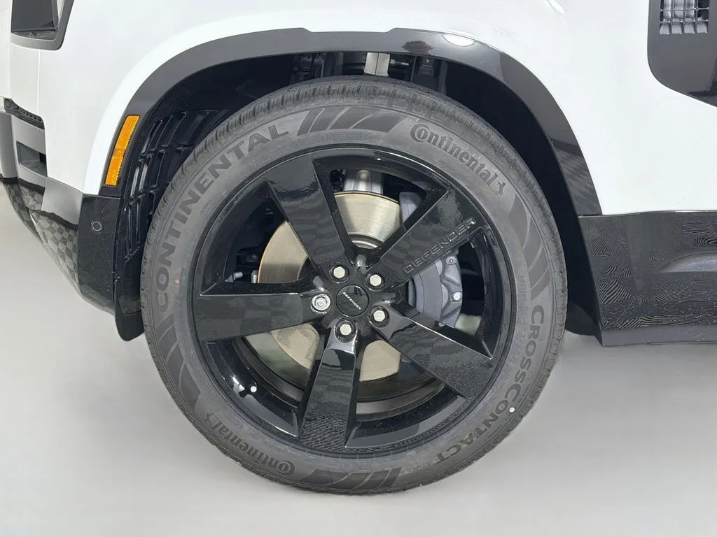New 2026 Fuji White Land Rover X-Dynamic SE image 33