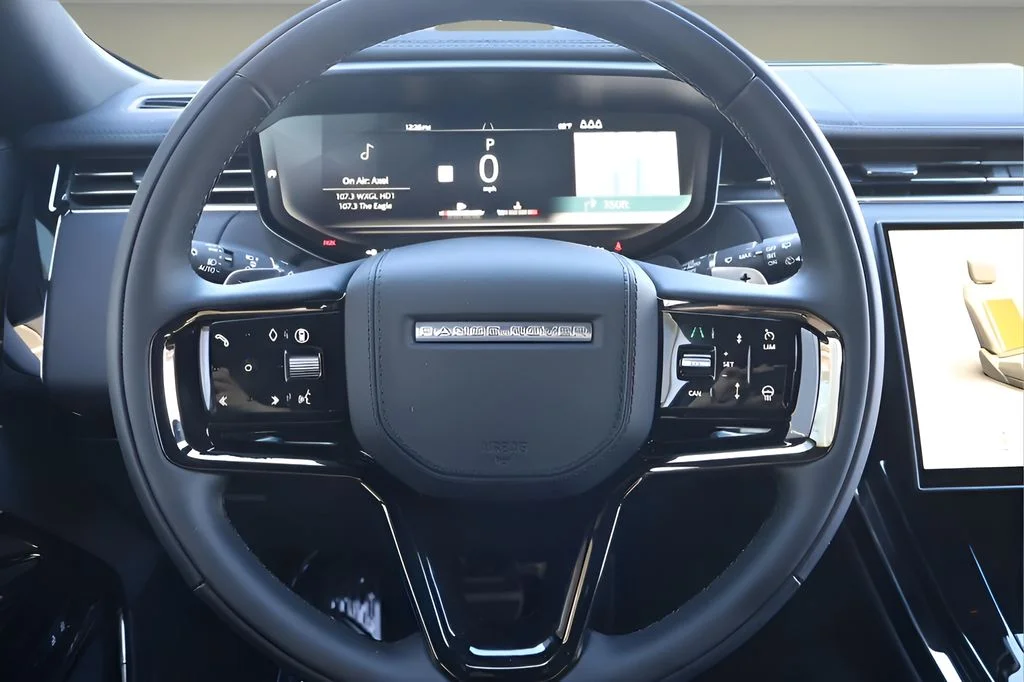 New 2026 Santorini Black Land Rover Dynamic SE image 16