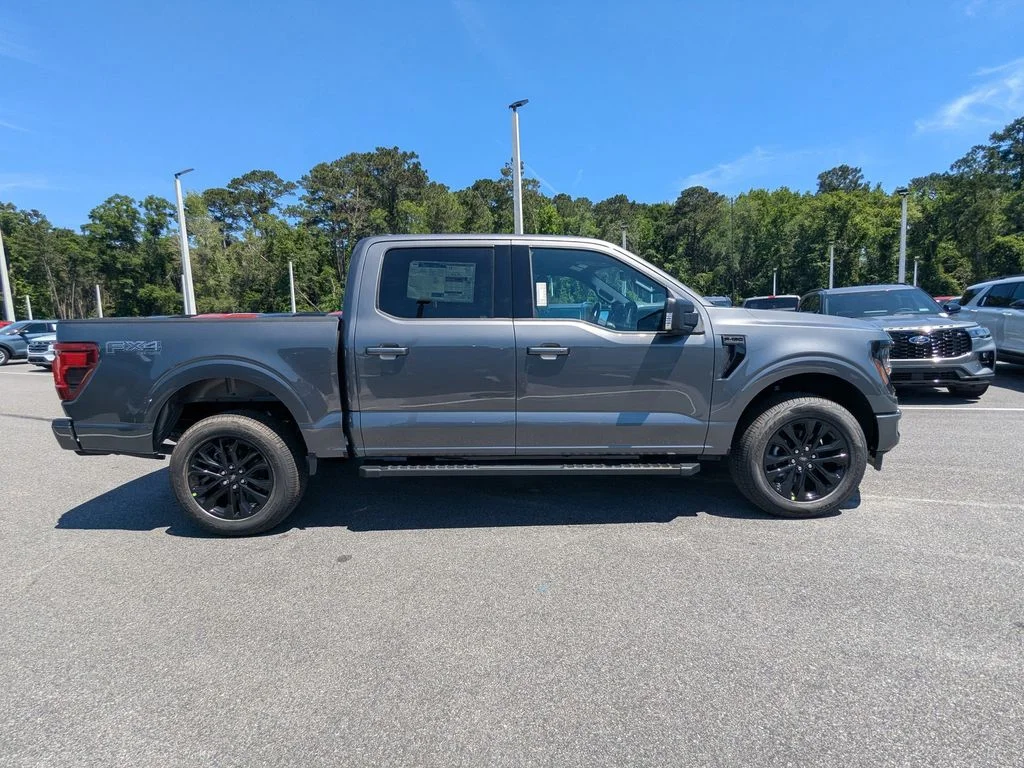 New 2026 Carbonized Gray Metallic Ford XLT image 3
