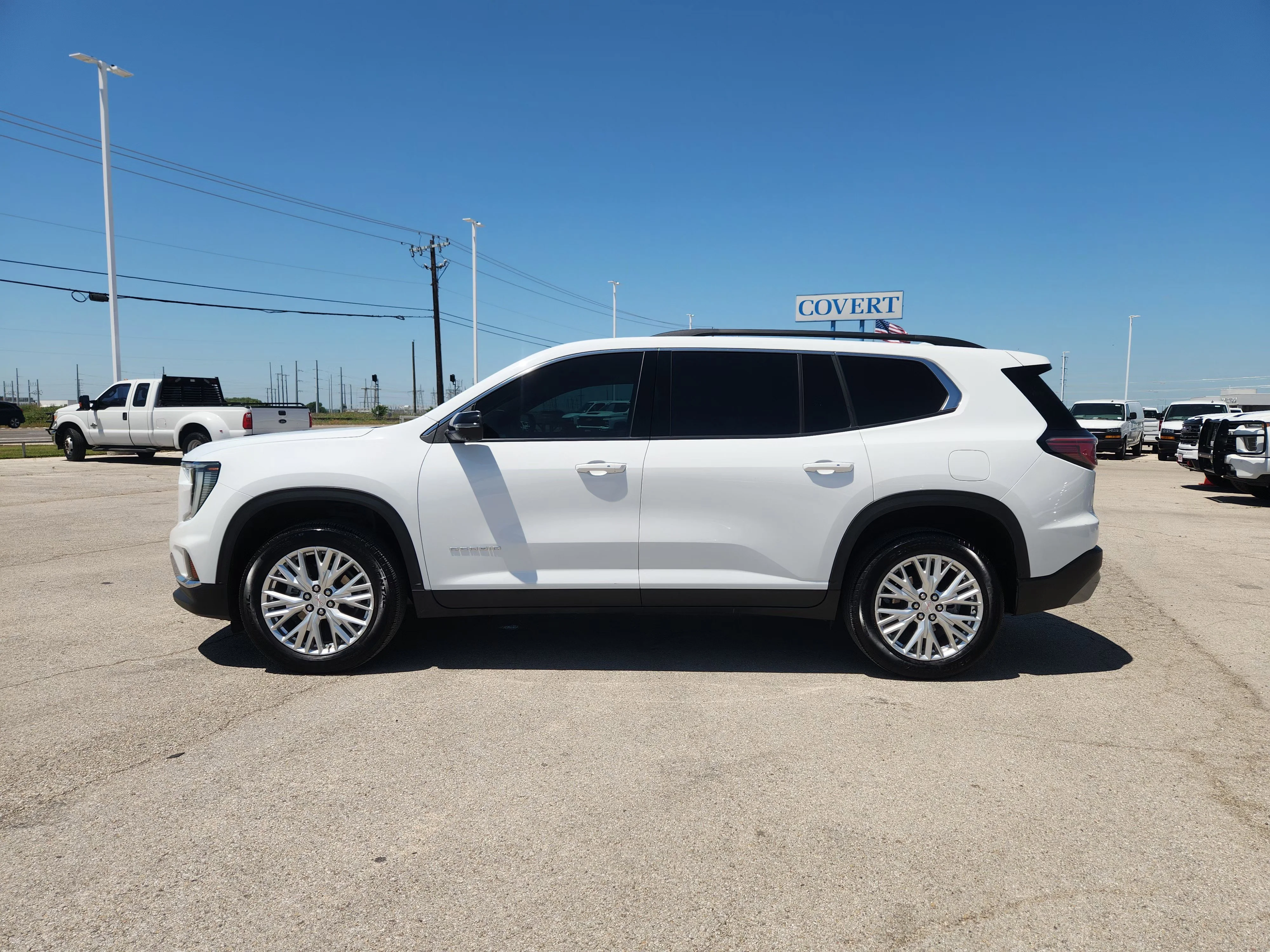 Used 2024 Summit White GMC Elevation image 4