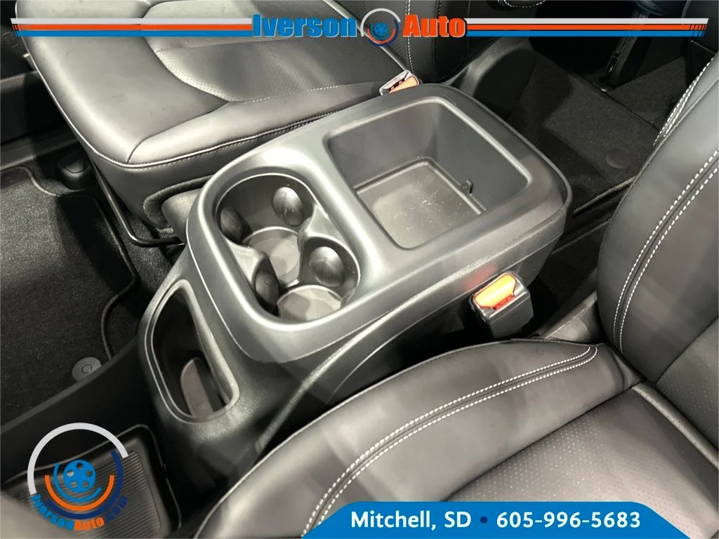 New 2026 Silver Mist Clear-Coat Exterior Paint Chrysler Select image 27