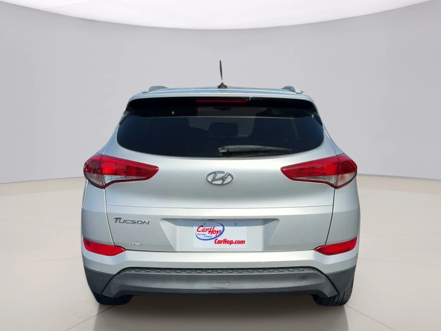 Used 2016 Silver Hyundai SE image 4