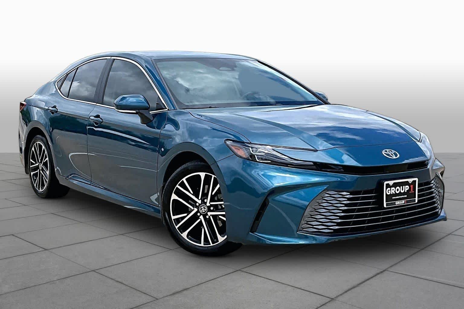 Used 2026 Ocean Gem Toyota XLE image 3