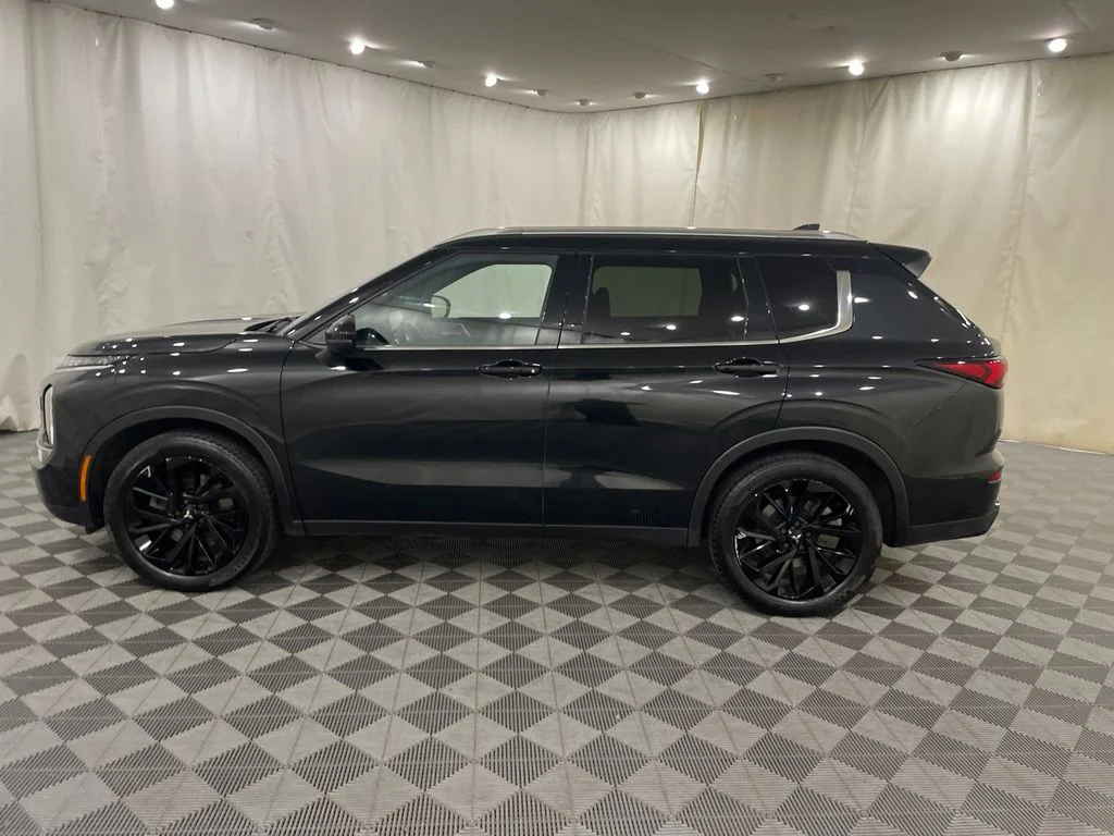 Used 2024 Black Diamond Mitsubishi SE Black Edition image 11