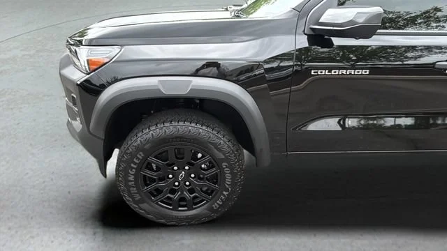 Used 2025 Black Chevrolet Trail Boss image 35