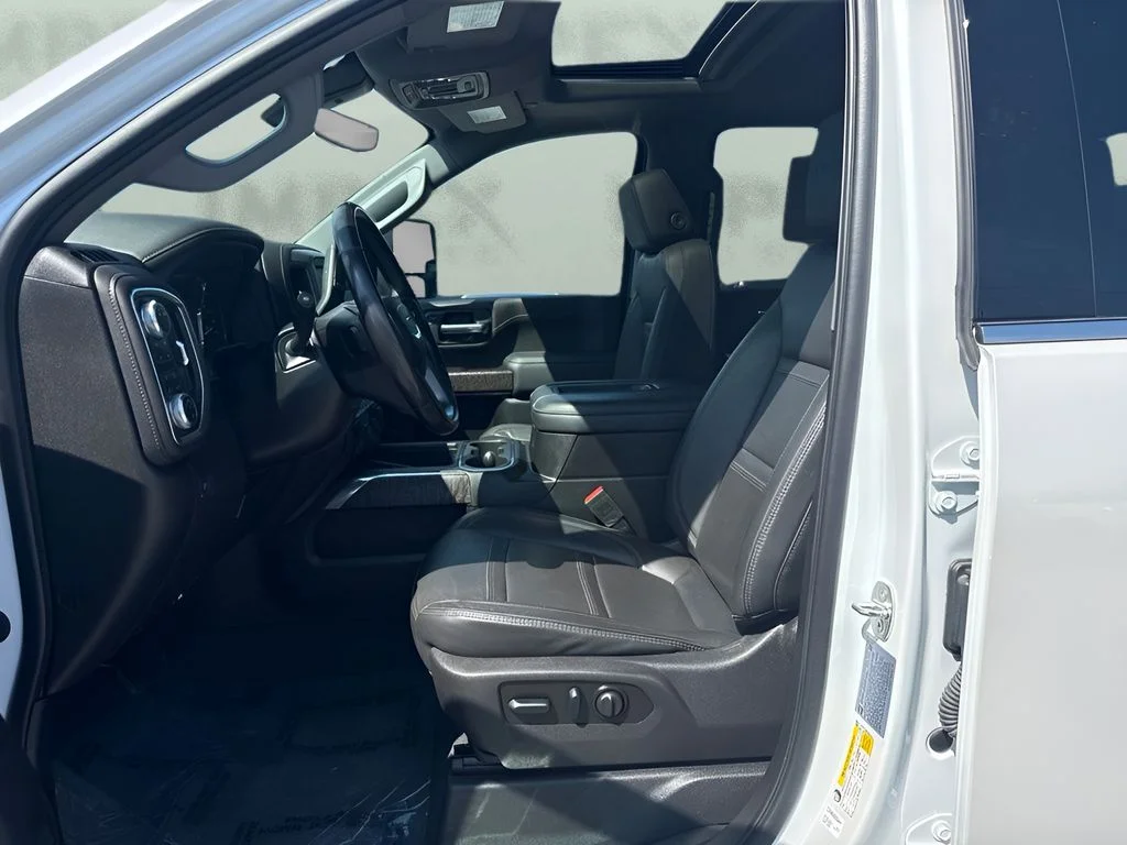 Used 2022 White GMC Denali image 5