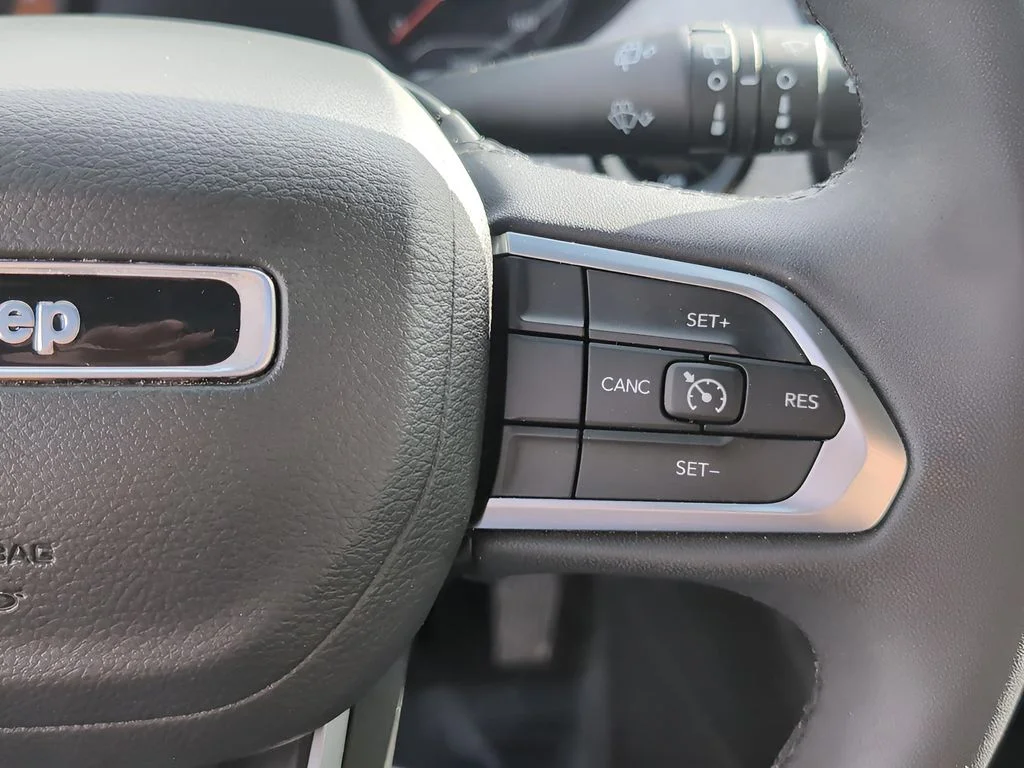 Used 2024 Bright White Clearcoat Jeep Latitude image 15