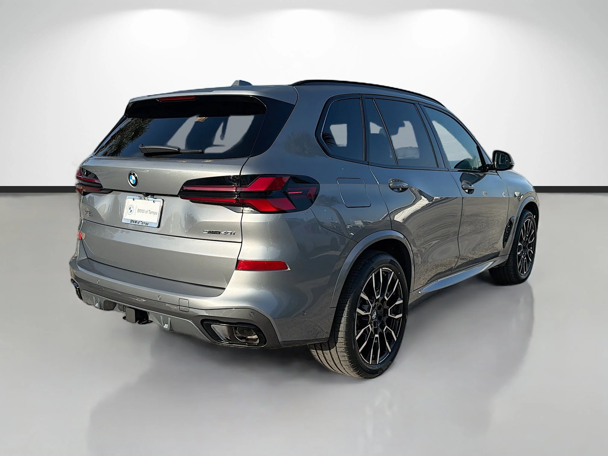 New 2026 Skyscraper Grey Metallic BMW sDrive40i image 3