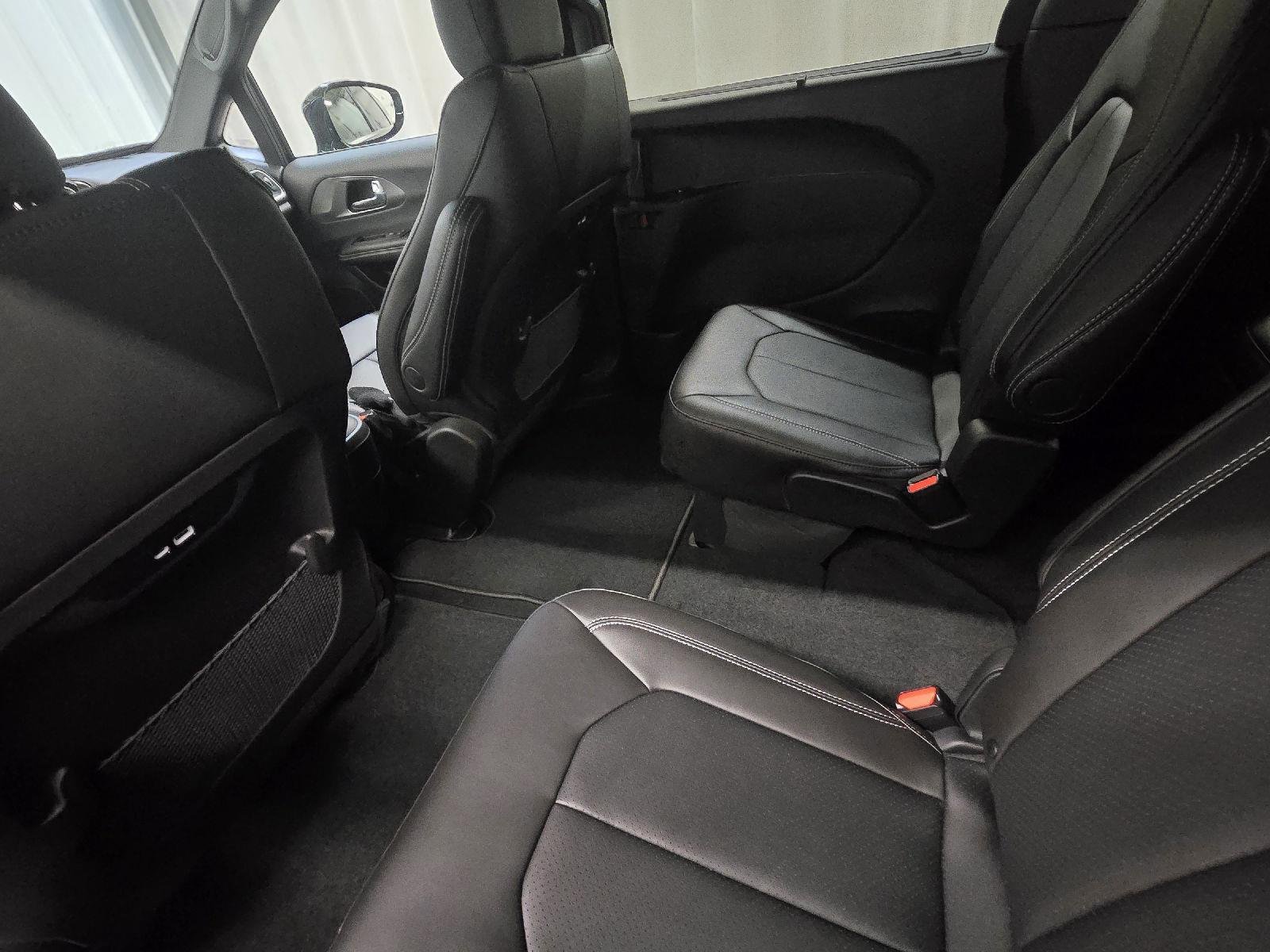 2026 Chrysler Pacifica Select - Photo 39