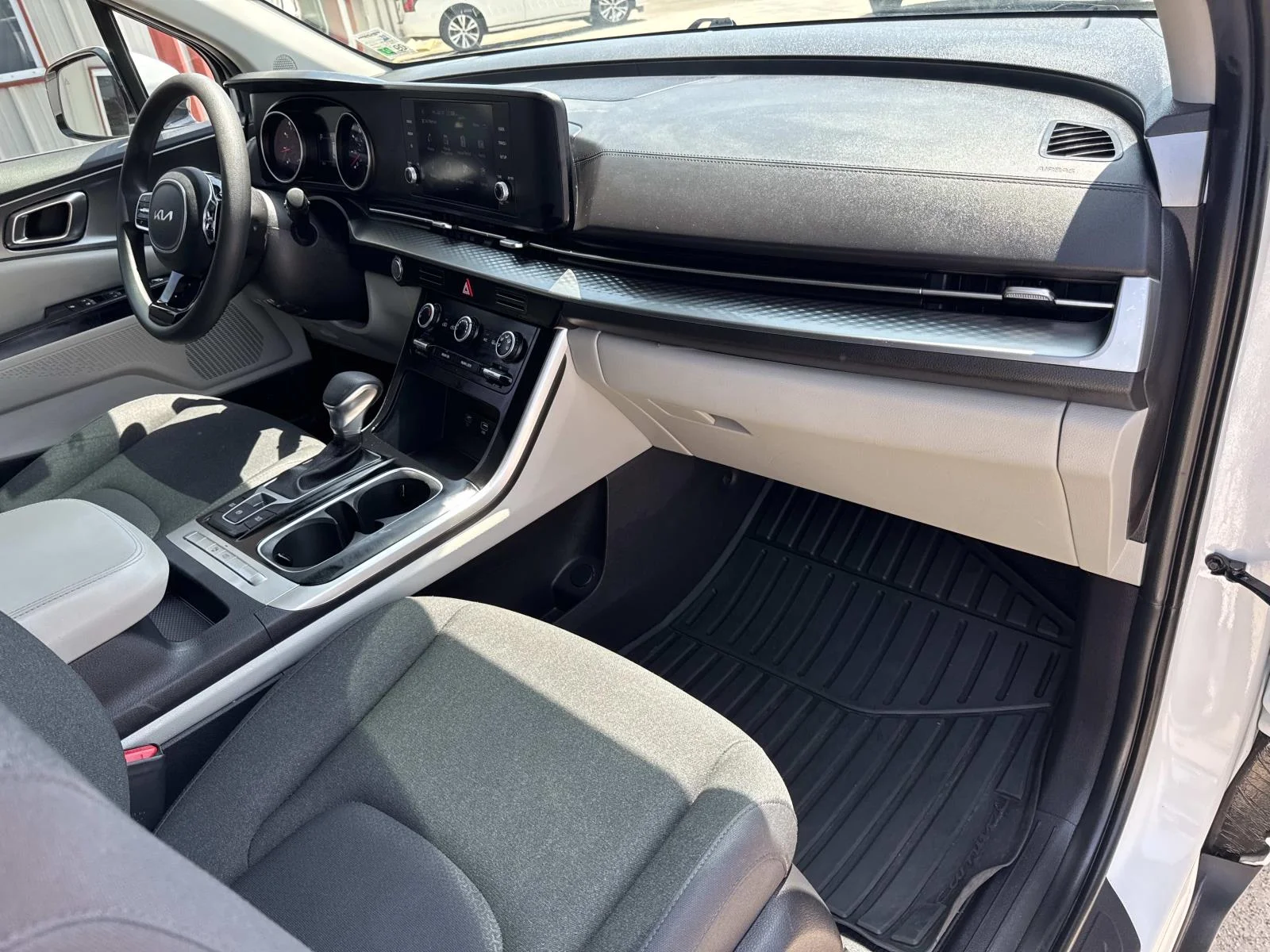 Used 2024 White Kia LX image 12