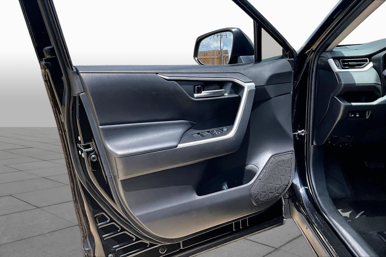 2023 Toyota RAV4 XLE - Photo 21