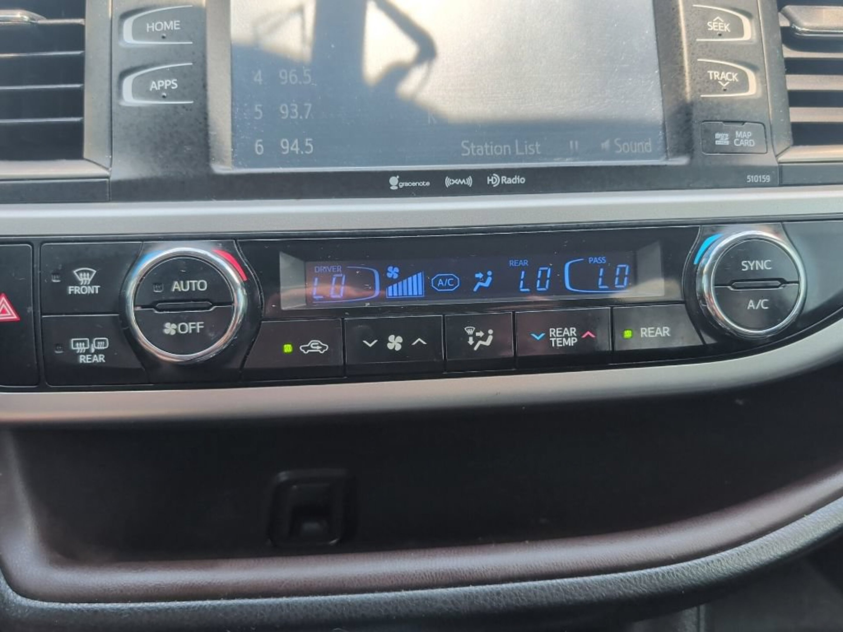 Used 2016 Predawn Gray Mica Toyota XLE image 22