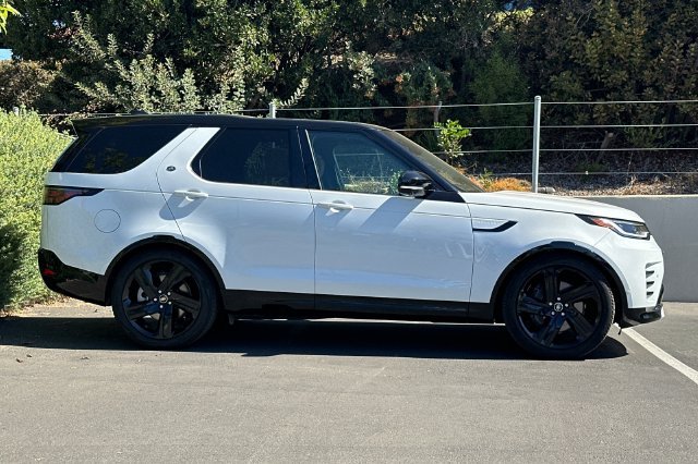 Certified Used 2025 White Land Rover Dynamic SE image 6