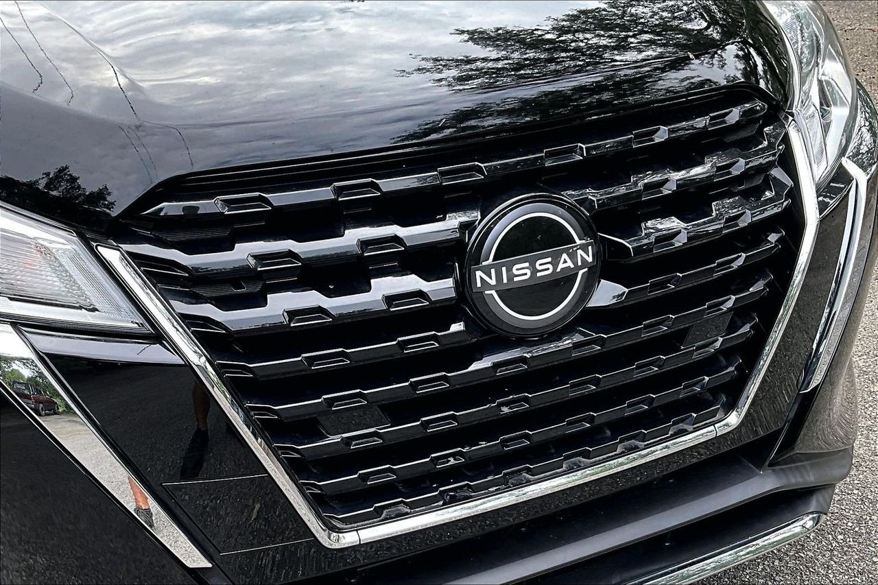 Used 2022 Black Nissan S image 33