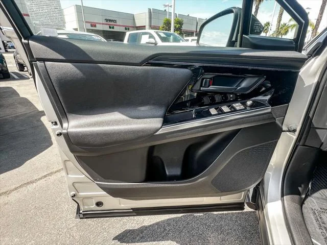 Certified Used 2023 ELEMENTAL SILVER MET Toyota  image 19