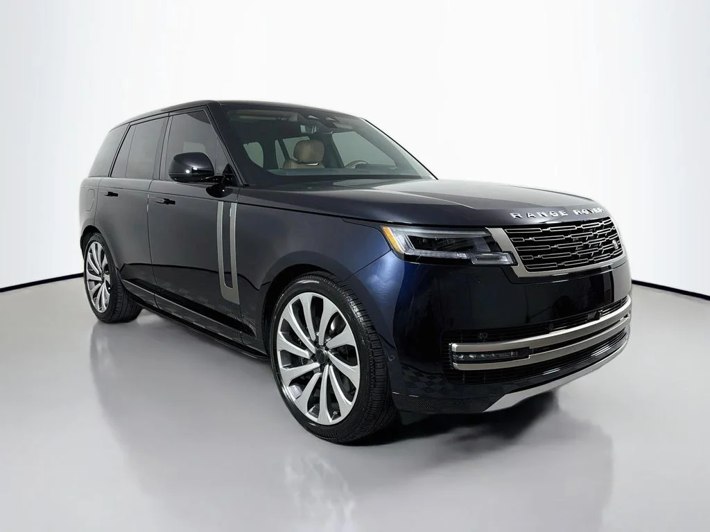 Used 2026 Constellation Blue SV Bespoke Ult Met Gloss Land Rover SE image 3