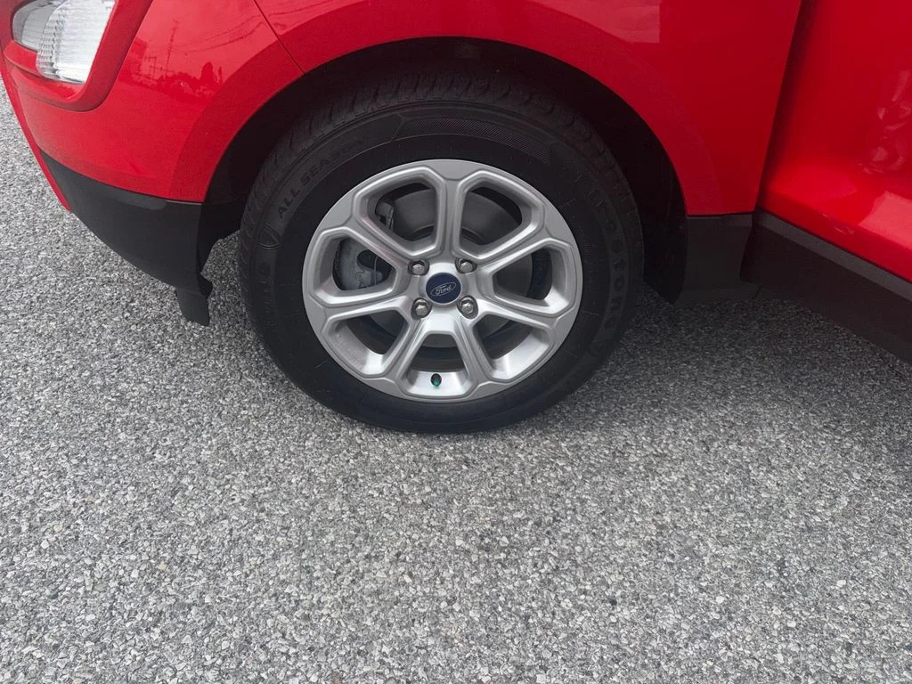 Used 2021 Red Ford SE image 27