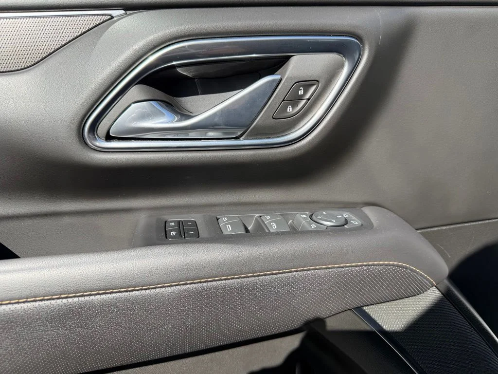 Used 2024 White GMC AT4 image 20