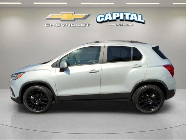 Used 2022 Silver Ice Metallic Chevrolet LT image 2