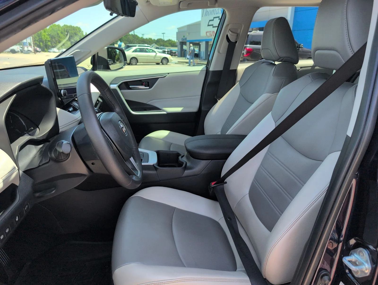 Used 2024  Toyota XLE Premium image 13