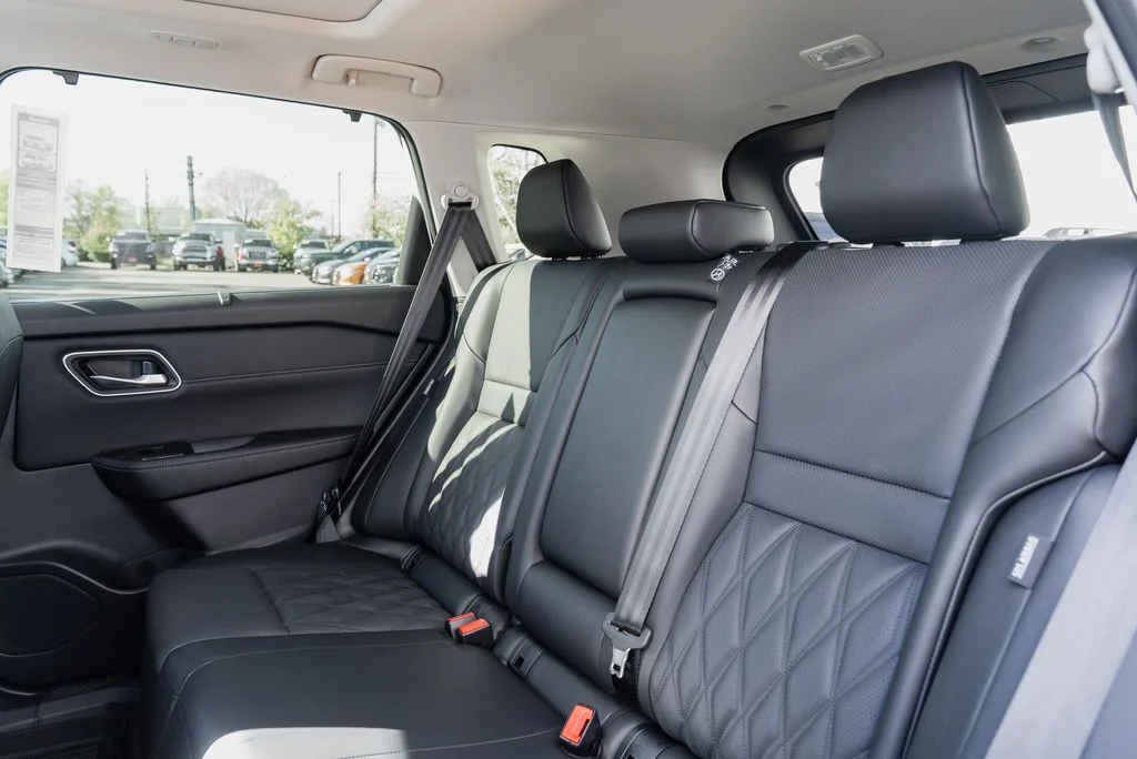 New 2026 Everest White Pearl TriCoat Nissan Platinum image 25