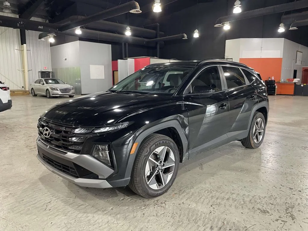 Used 2025 Black Hyundai SEL image 3