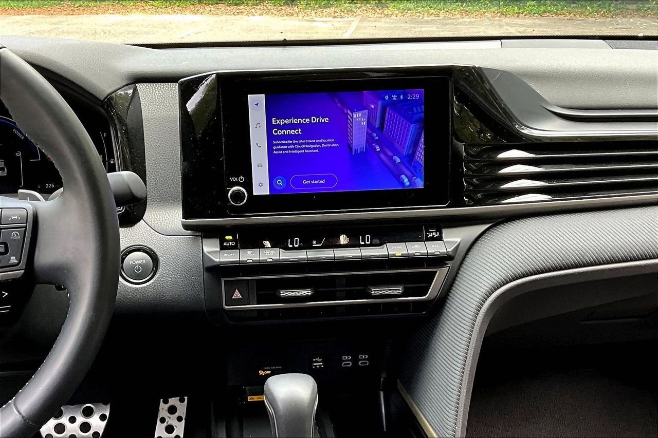 Used 2025  Toyota SE image 9