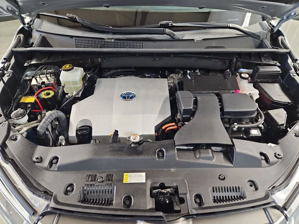 Certified Used 2019 Silver Toyota XLE image 9