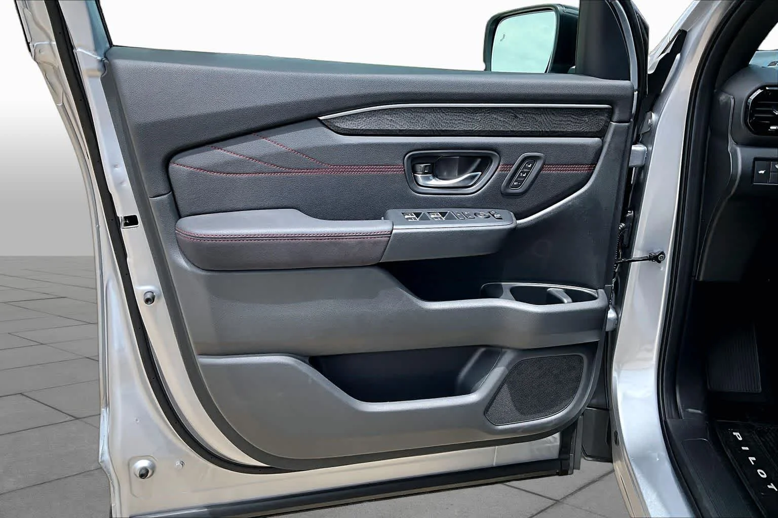 New 2026 Solar Silver Metallic Honda Black Edition image 9