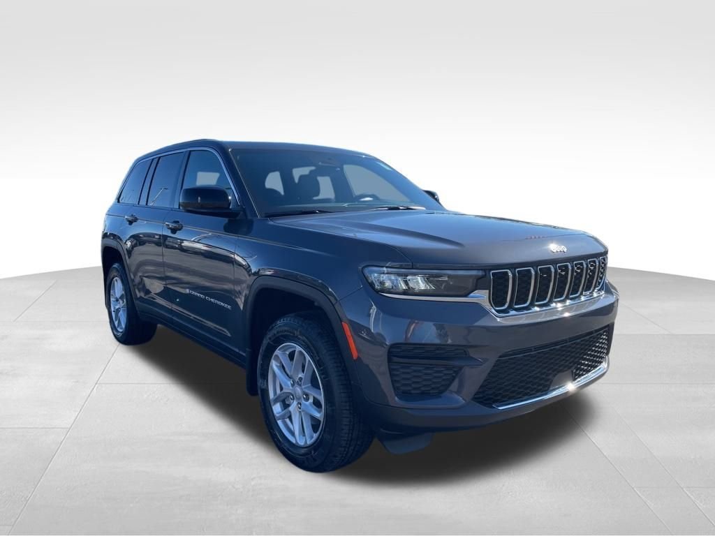 New 2026 Baltic Gray Metallic Clear-Coat Exterior Paint Jeep Laredo X image 7