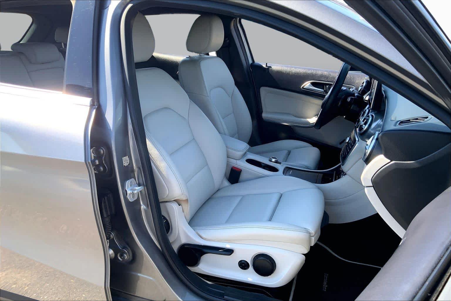 Used 2016 Mountain Gray Metallic Mercedes-Benz GLA 250 image 9