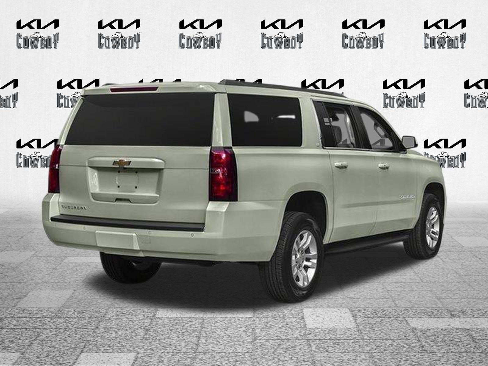 Used 2017 Iridescent Pearl Tricoat Chevrolet LT 1500 image 2