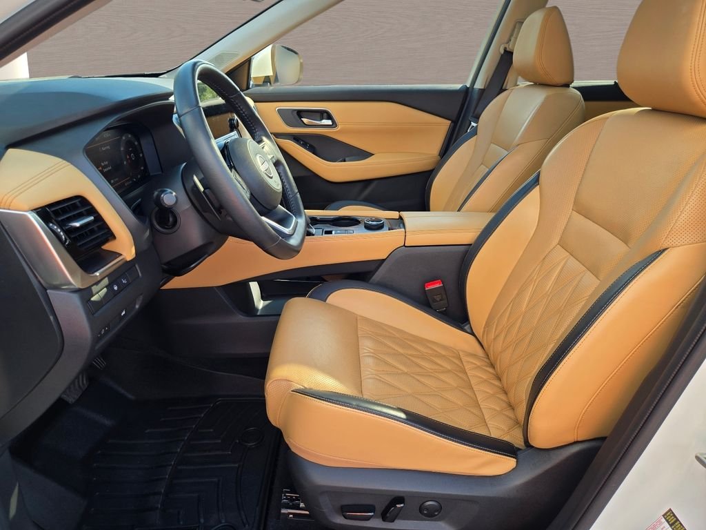 Used 2023 White Nissan Platinum image 22